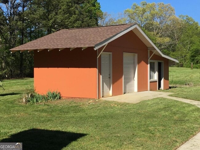 Photo - 458 Woods Rd NW