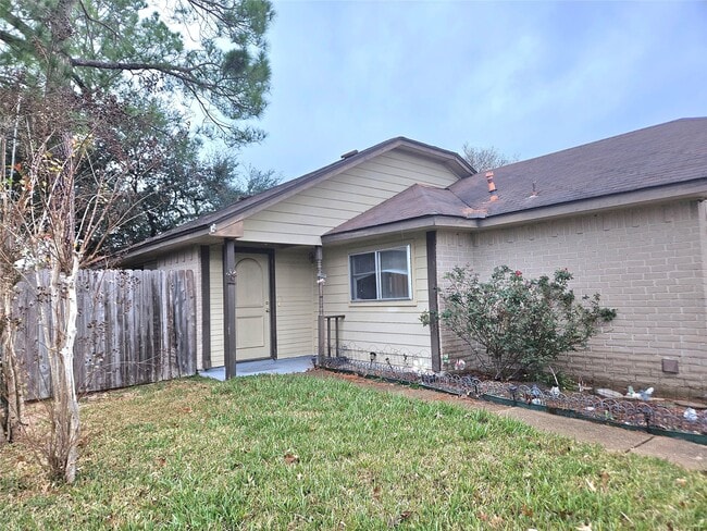 Building Photo - 10810 Parkland Woods Dr