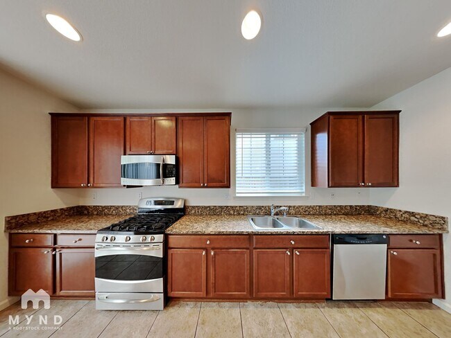Photo - 1088 Crown View Dr