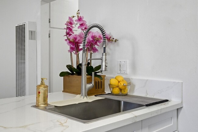 Photo - 13050 Dronfield Ave Unidad 13050 Dronfield Avenue #5