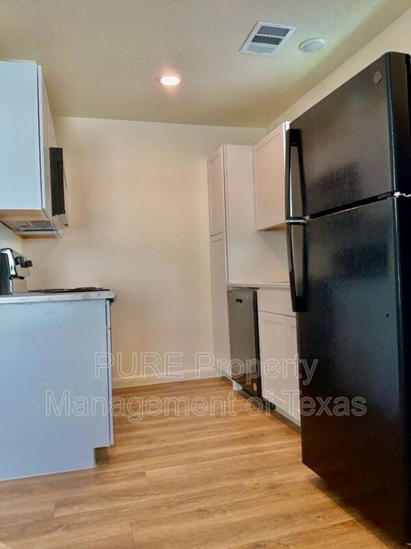 Photo - 2002 W 2nd St