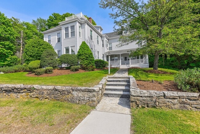 Building Photo - 131 Elm St Unit D