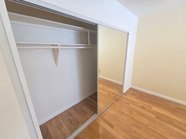 Photo - 5950 Carlton Way Unidad 8
