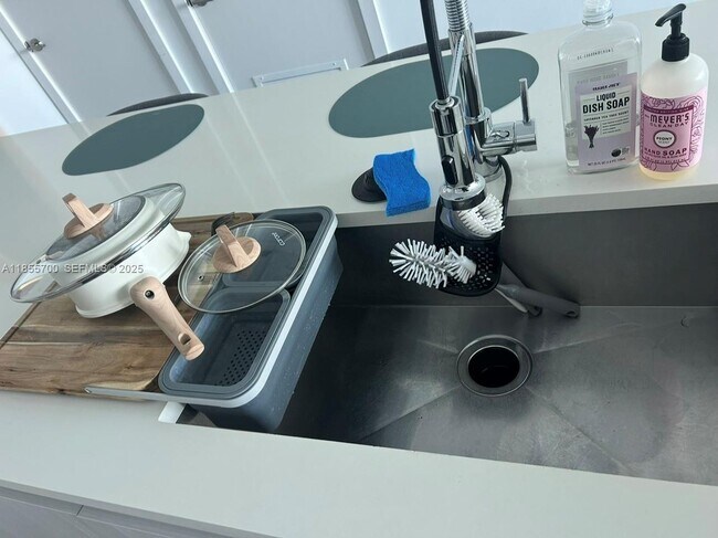 Photo - 480 NE 31st St Unidad 905