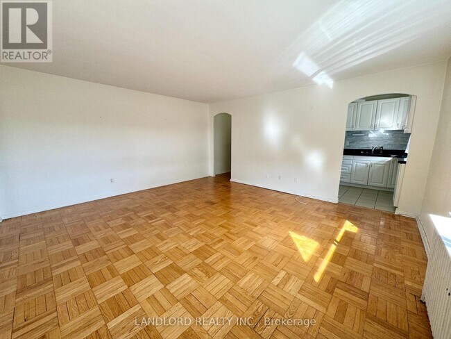 Photo - 2696 Lake Shore Blvd W Unit 16