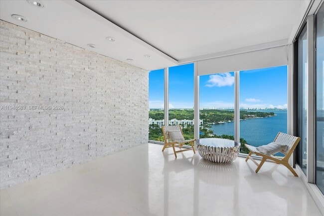 Photo - 601 NE 36th St Unidad 1310