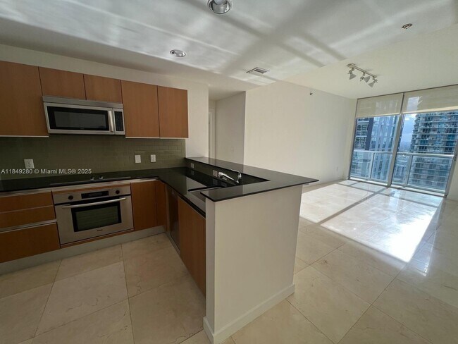 Building Photo - 1060 Brickell Ave Unit 2711 Rental