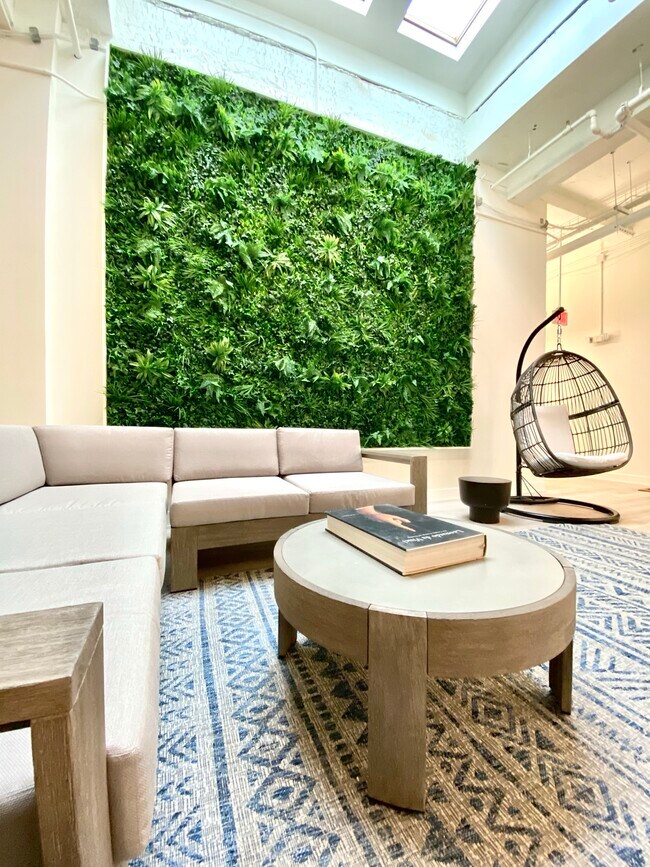 Salón del octavo piso - 351 S Warren St