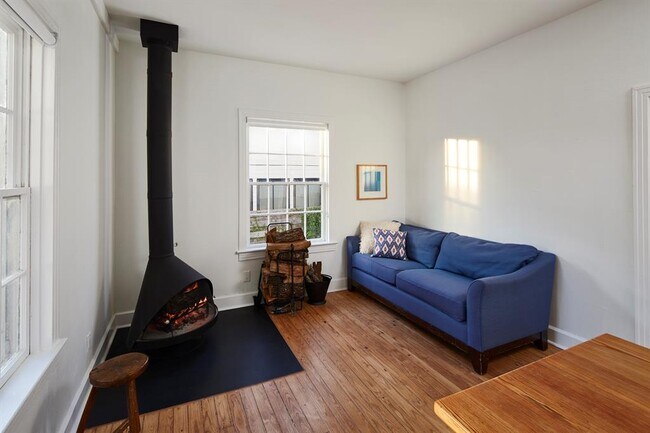 Photo - 902 W Mary St