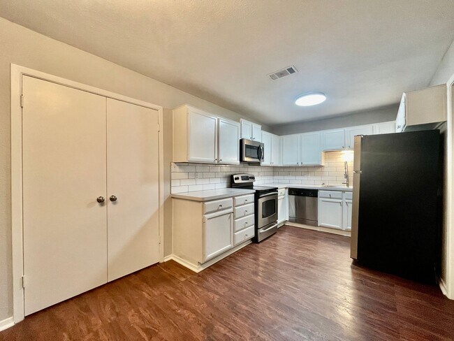 Photo - 901-903 Allen St
