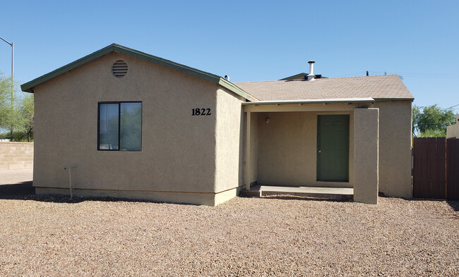 Photo - 1822 E 10th St Casa Unidad #1 -5 bed 4 bath