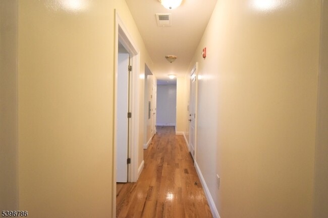 Photo - 232 Shephard Ave Apartamento Unidad B8