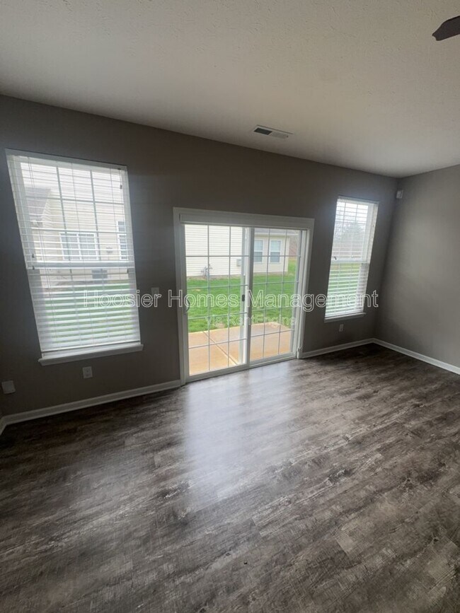 Photo - 556 Dylan Dr