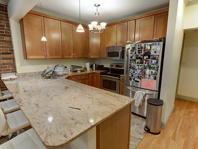 Photo - 531 Newbury St Unit 1