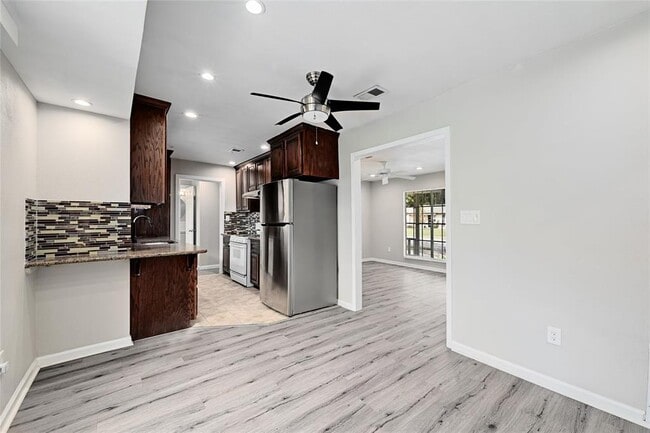 Photo - 1009 Alden Dr