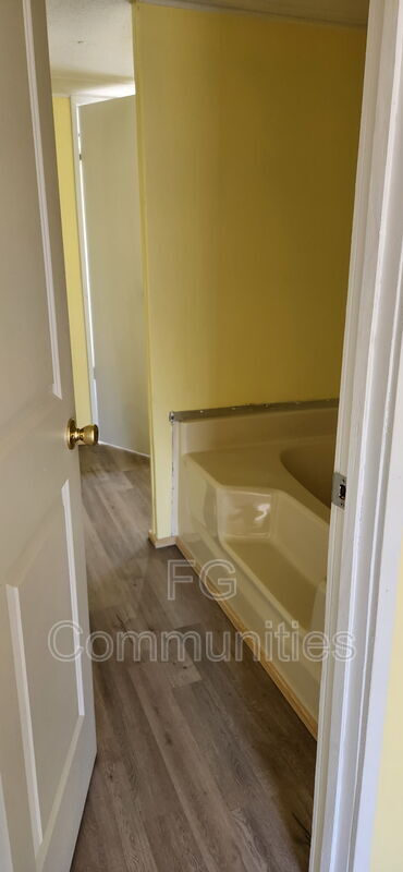Photo - 112 Laurin Dr