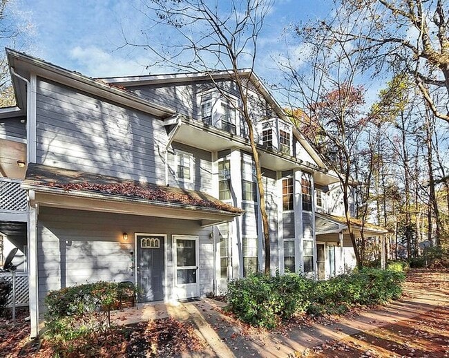 Updated First Floor 2BD/2BA Condo in Forest Ridge!