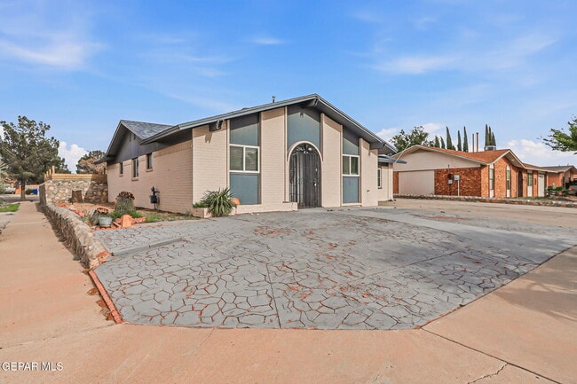 Photo - 2624 Lake Victoria Dr