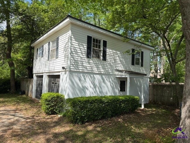 Building Photo - 1007 Third St