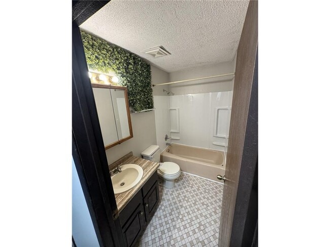 Photo - 571 County Rd B E