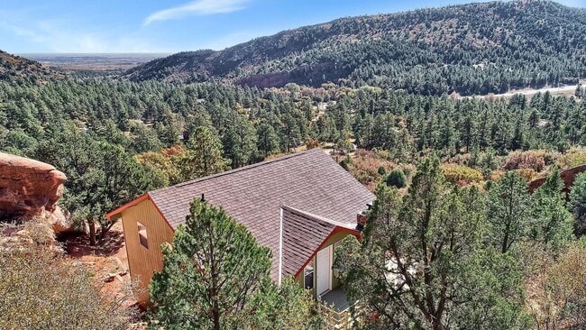 Photo - Beautiful 3 Bed Home Perched on a Mountain Side!!