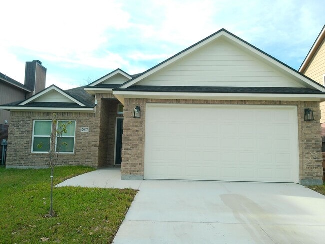 Building Photo - 7637 Clearbrook Dr