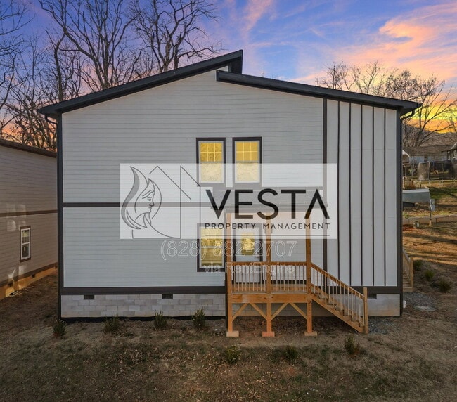 Building Photo - 510 Deaverview Rd