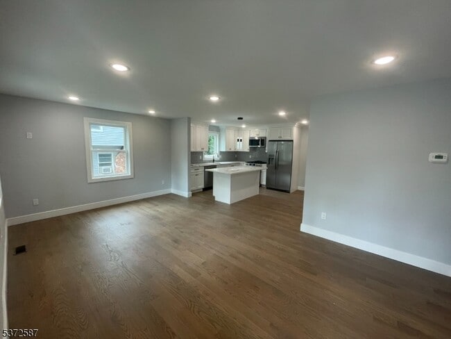 Building Photo - 61 Smull Ave Rental