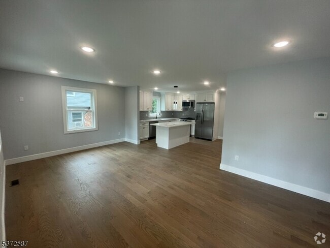 Building Photo - 61 Smull Ave Rental