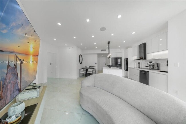 Building Photo - 350 S Miami Ave Unit 2314