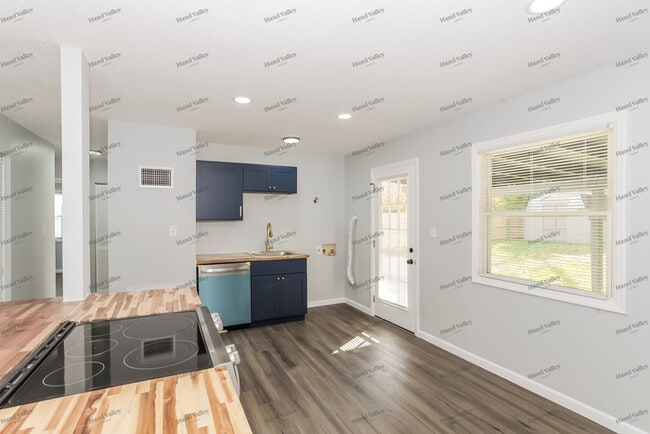 Photo - 3119 Deshler Dr