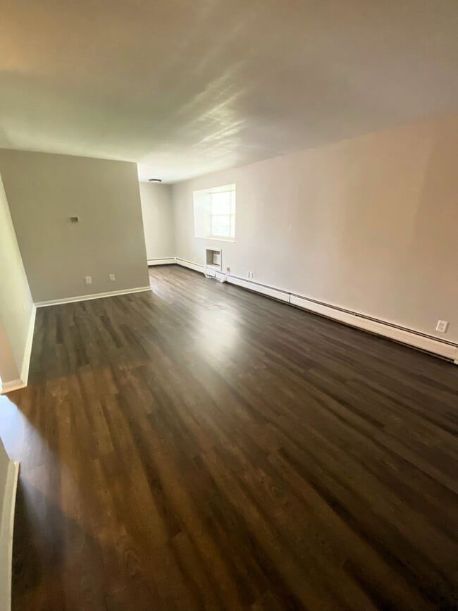 Photo - 1 Bed Apartment with On Site Laundry Facil... Unit 9
