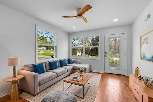 Building Photo - 4915 Darlington Dr