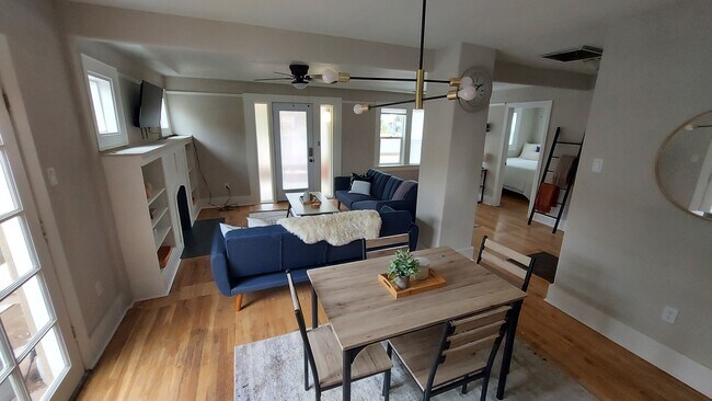 Photo - 219 Girard Blvd SE