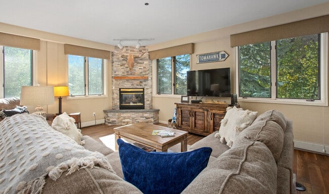 Photo - 1495 Eagle Glen Dr Unit SI ID1564267P