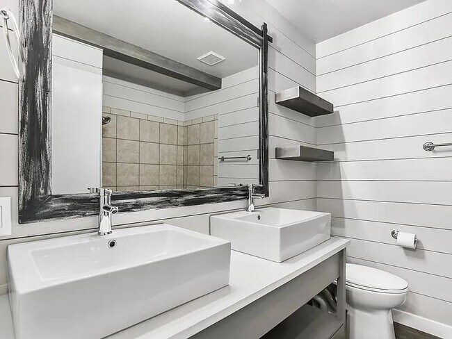 Photo - 5330 Balcones Dr Unidad C