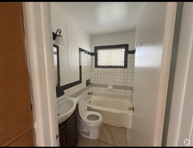 Building Photo - 3174 S Green St Rental