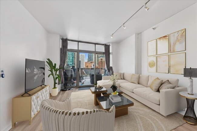 Photo - 600 N Dearborn St