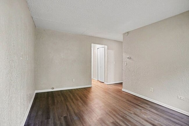 $774 1 bed/1 bath Apartment in Eastwood ***Ask about our Security Deposit Alternative!***