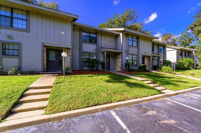 Photo - 14 Oakwood Park