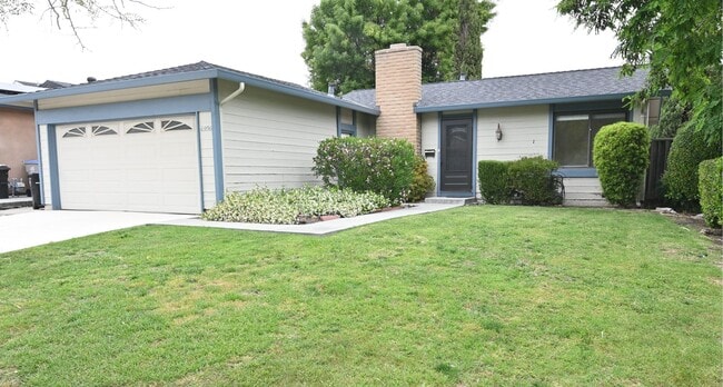 Building Photo - Santa Teresa Bungalow 2/1, Large Yard