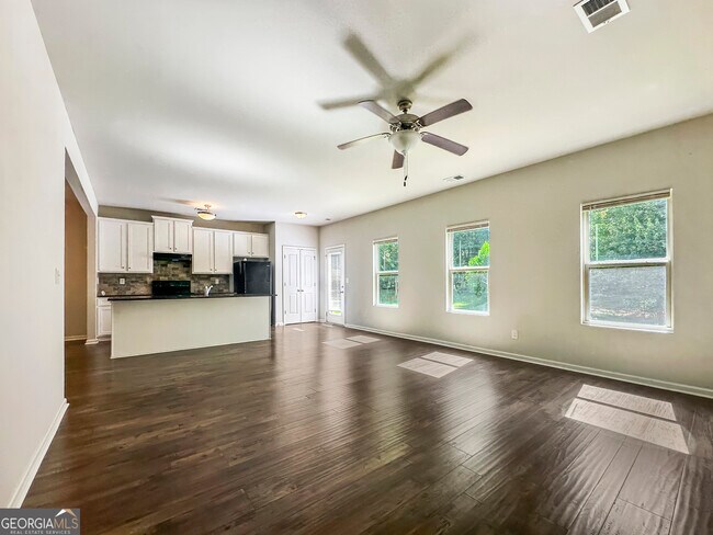 Photo - 206 Daisy Cir