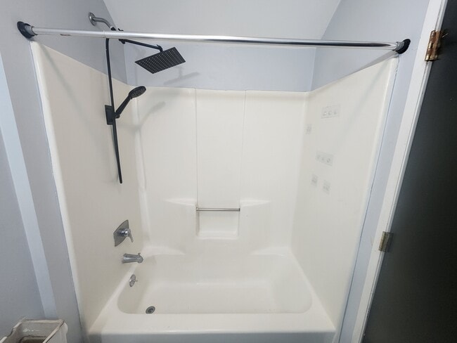 Building Photo - 125 Union St Unit 2