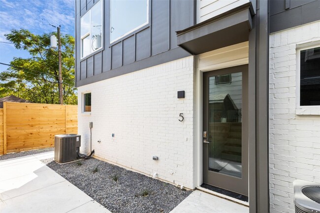 Photo - Modern 2-Bed Townhome with Attached Garage & Private Balcony in Gated Dallas Community Unit 3