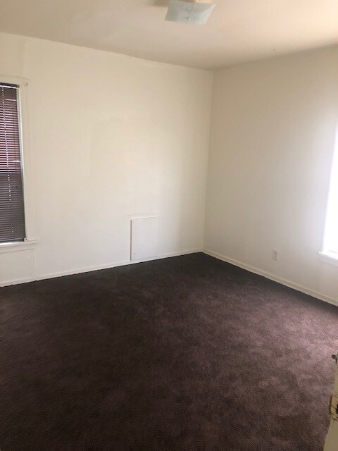 Photo - 713 W 75th St