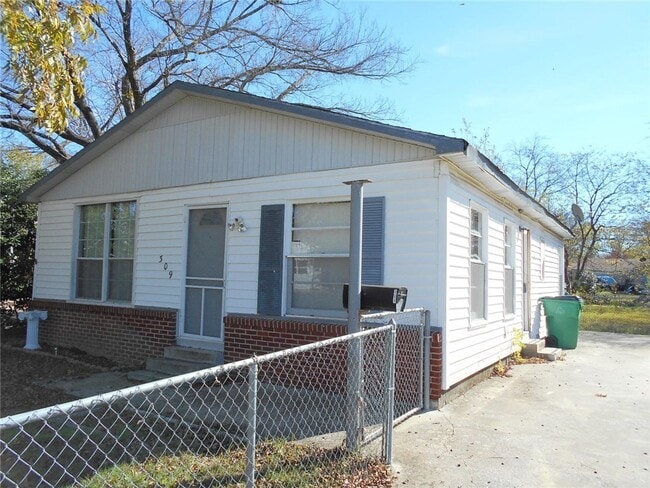 Photo - 309 Wilton Dr