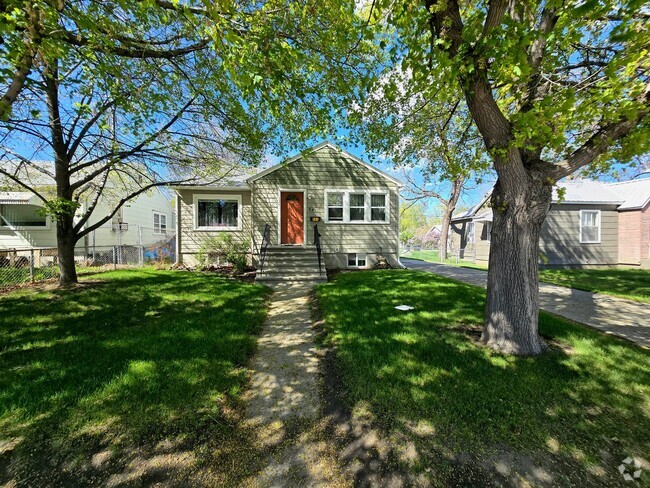 Building Photo - 641 & 641 1/2 Broadwater Ave Unit 641 1/2 Broadwater Ave Rental