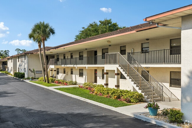Poolside Delight Building 578 - Marcell Gardens