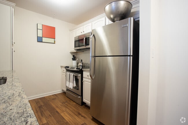 2BR, 2BA - Summit at Glenwyck