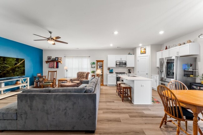 Photo - 203 Glick Wy